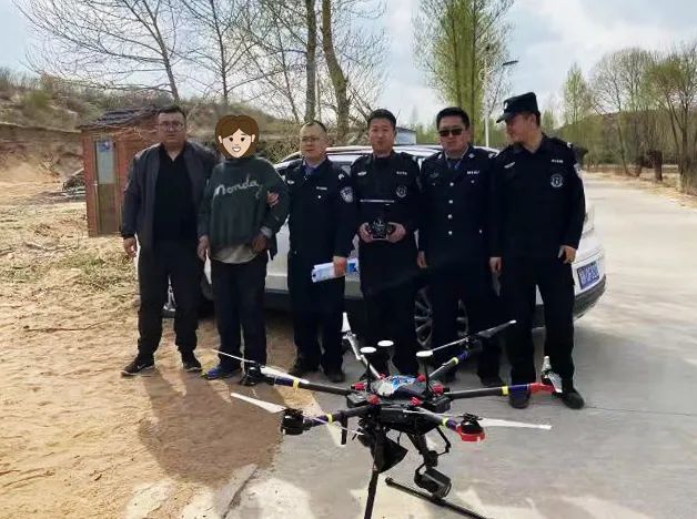 神木警方用無人機找人！3.jpg